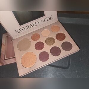 Naturally Nude Eyeshadow Palette with Rich Earthy Tones